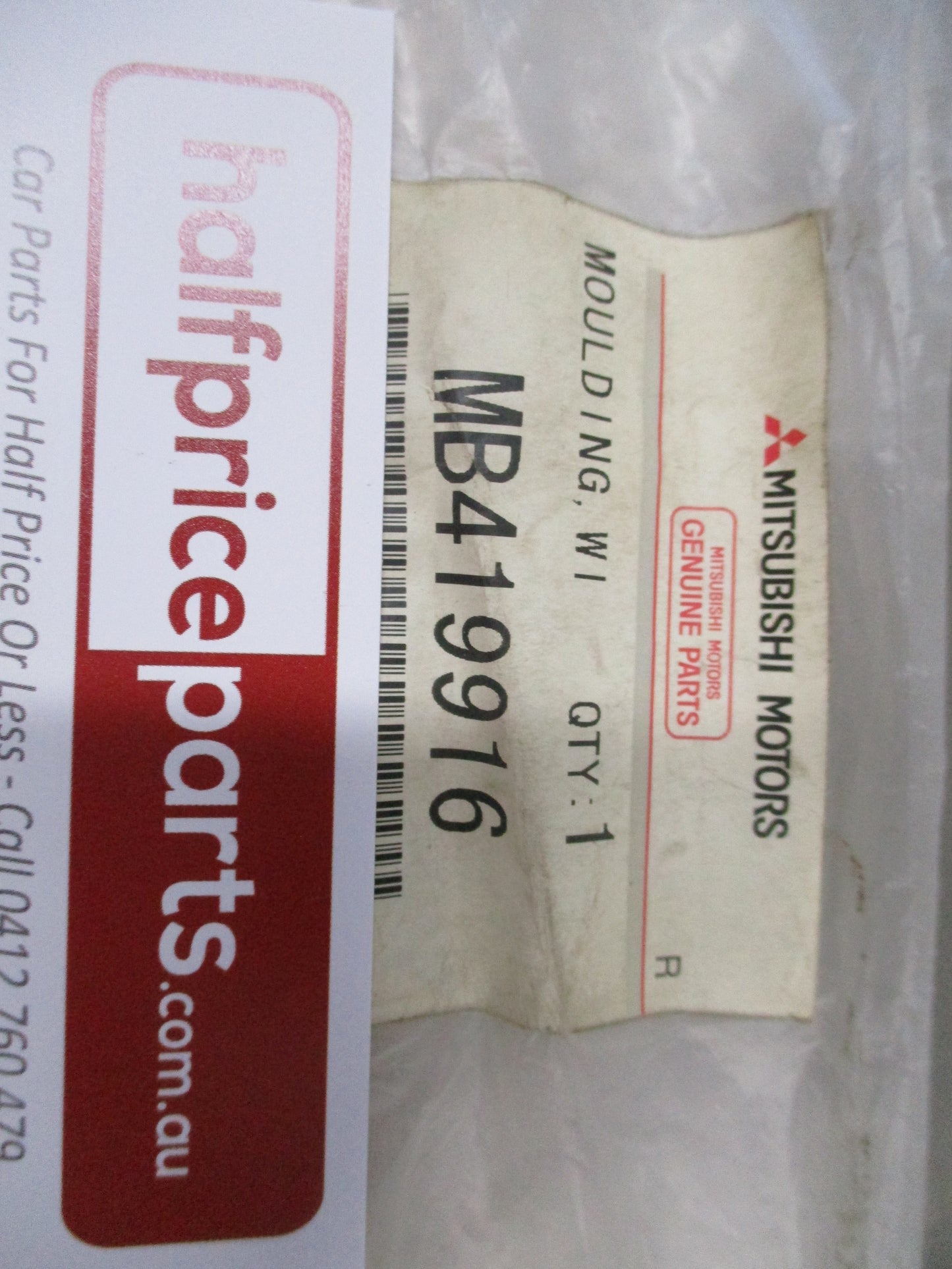 Mitsubishi Delica Genuine Right Hand Rear Windscreen Moulding New Part