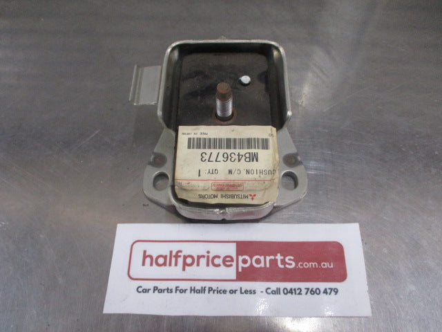 Mitsubishi Triton Genuine Left Hand Front Engine Mount New Part