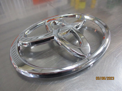 Toyota Prado 120 Genuine Front Grille Emblem New Part