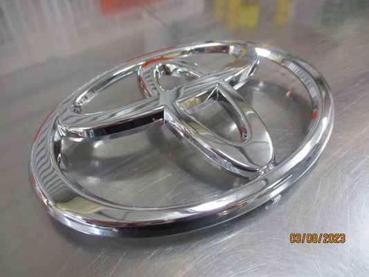 Toyota Prado 120 Genuine Front Grille Emblem New Part
