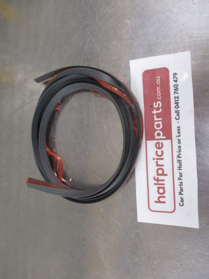 Mitsubishi ML/MN Triton Genuine Right Hand Rear Flare Seal New Part