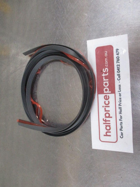 Mitsubishi ML/MN Triton Genuine Right Hand Rear Flare Seal New Part