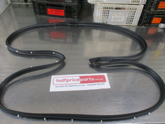 Mitsubishi Triton/Pajero Sport Genuine Outer Right Hand Front Door Opening Weatherstrip New Part