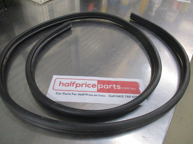 Mitsubishi Outlander Sport Genuine Inner Right Hand Rear Door Opening Weatherstrip New Part