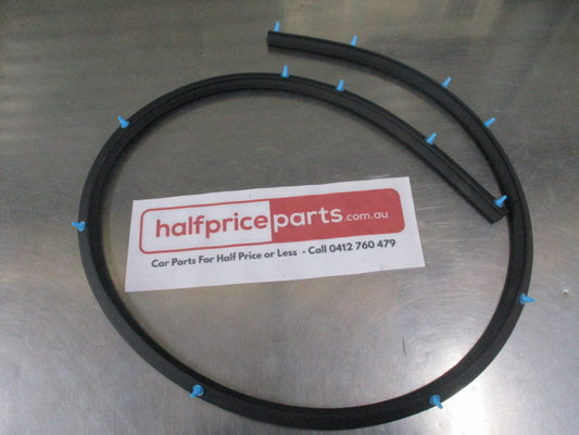 Mitsubishi Pajero Genuine Front Bonnet Rear Weatherstrip New Part
