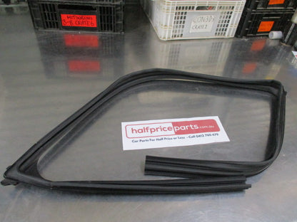 Mitsubishi Outlander Genuine Right Hand Front Door Window Runchannel New Part