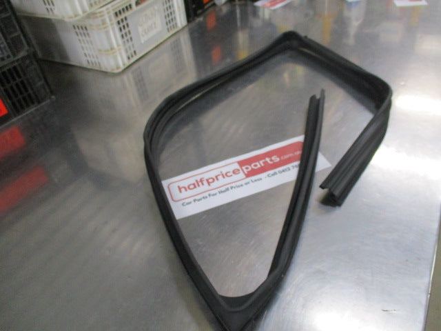 Mitsubishi Outlander Genuine Right Hand Front Door Window Runchannel New Part