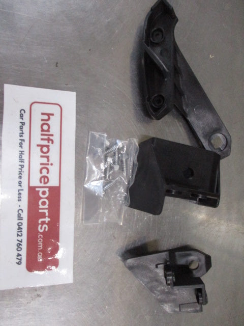 Mitsubishi Outlander Genuine Right Hand Headlight Bracket Assembly New Part