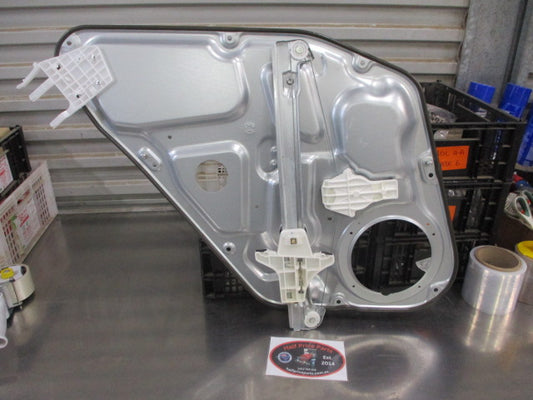 Hyundai Sonata Genuine Right Hand Rear Door Regulator New Part.