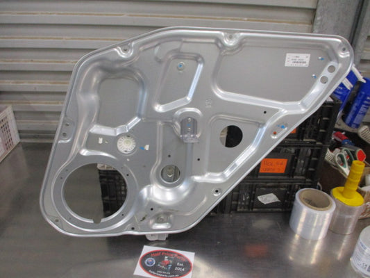 Hyundai Sonata Genuine Right Hand Rear Door Regulator New Part.