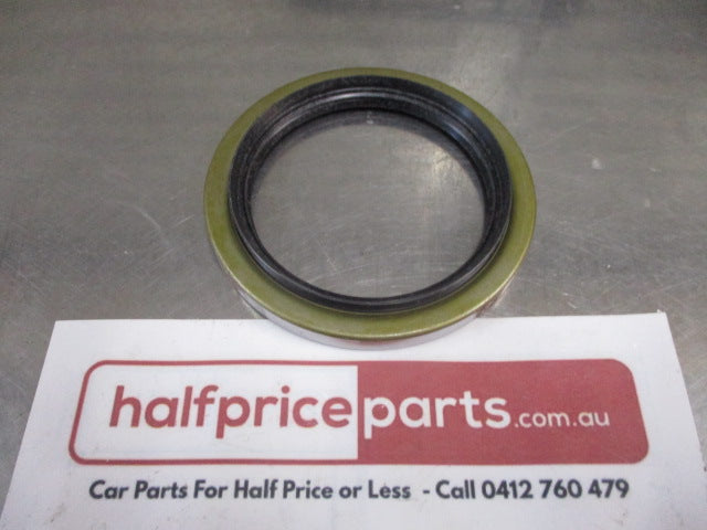 Mitsubishi Fuso Genuine Front Wheel Hub Oil Seal New Part