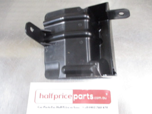 Mitsubishi Outlander Genuine Right Hand Front Air Guide Cover New Part