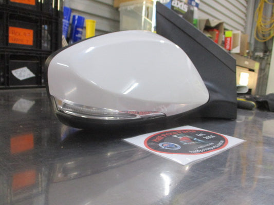Hyundai i30 GD Genuine Right Hand Outer Mirror Assembly LED Indicator New Part