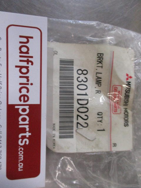 Mitsubishi Outlander Right Hand Headlight Bracket New Part