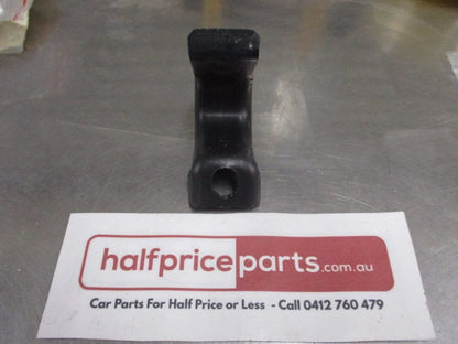 Mitsubishi Pajero Genuine Stabilizer Bracket (Sway Bar) New Part