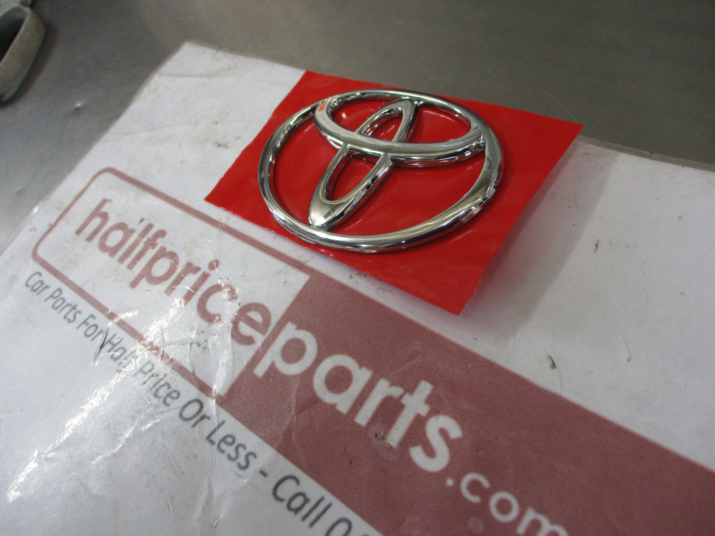 Toyota Camry ACV36 Genuine Rear Boot Chrome Emblem New Part