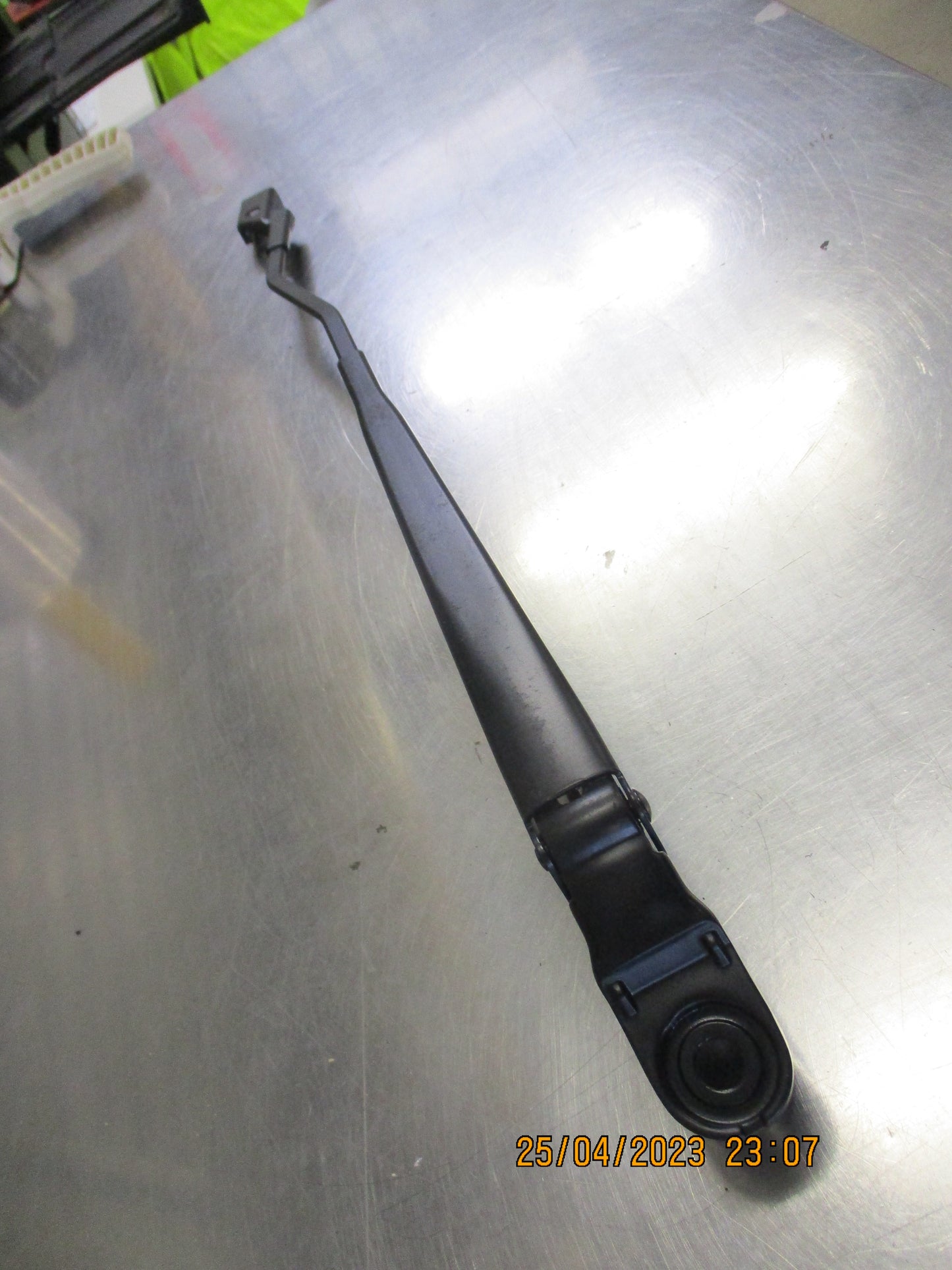 Holden RG Colorado/Trailblazer Genuine Drivers Side Front Wiper Arm New Part