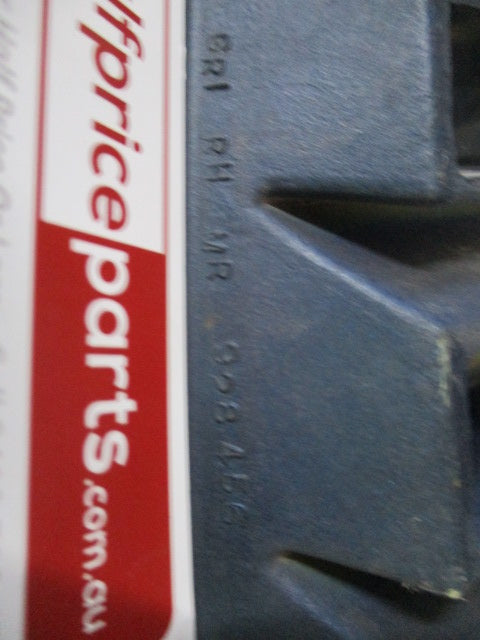 Mitsubishi Magna/Verada Genuine Front Bumper Radiator Grille Pair (Blue) Used Part