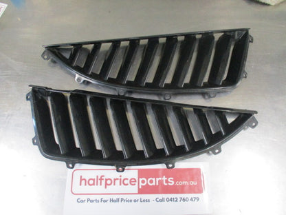 Mitsubishi Magna/Verada Genuine Front Bumper Radiator Grille Pair (Black) Used Part