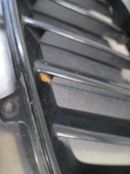 Mitsubishi Magna/Verada Genuine Front Bumper Radiator Grille Pair (Black) Used Part