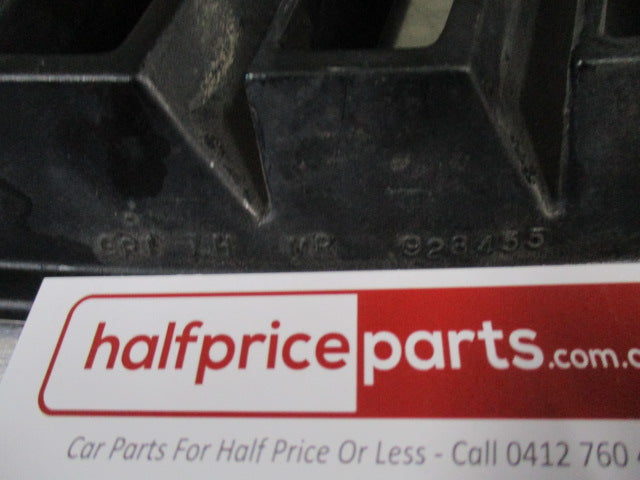 Mitsubishi Magna/Verada Genuine Front Bumper Radiator Grille Pair (Black) Used Part