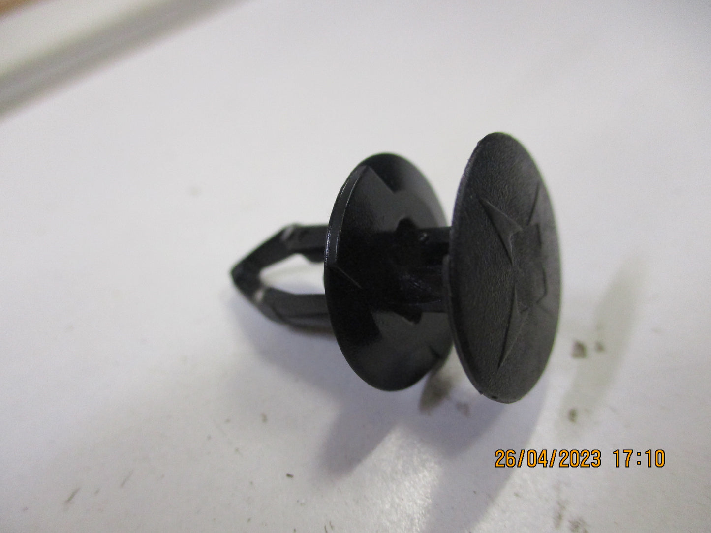 Nissan Dualis J10E-J11E Genuine Front Grille Clips New Part
