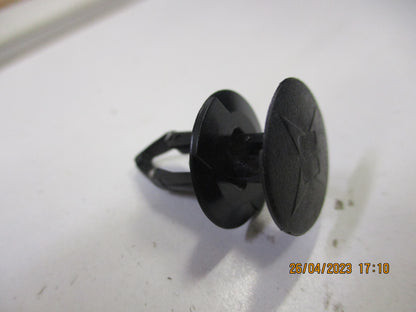 Nissan Dualis J10E-J11E Genuine Front Grille Clips New Part