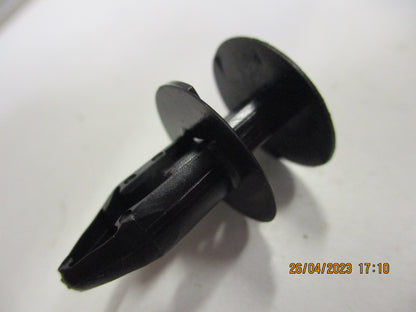 Nissan Dualis J10E-J11E Genuine Front Grille Clips New Part