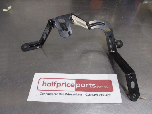 Mitsubishi Outlander Sport Genuine Front Bumper Right Hand Bracket New Part