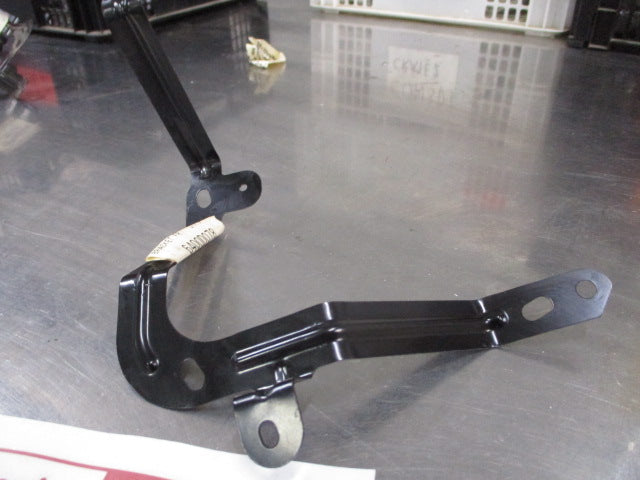 Mitsubishi Outlander Sport Genuine Front Bumper Right Hand Bracket New Part