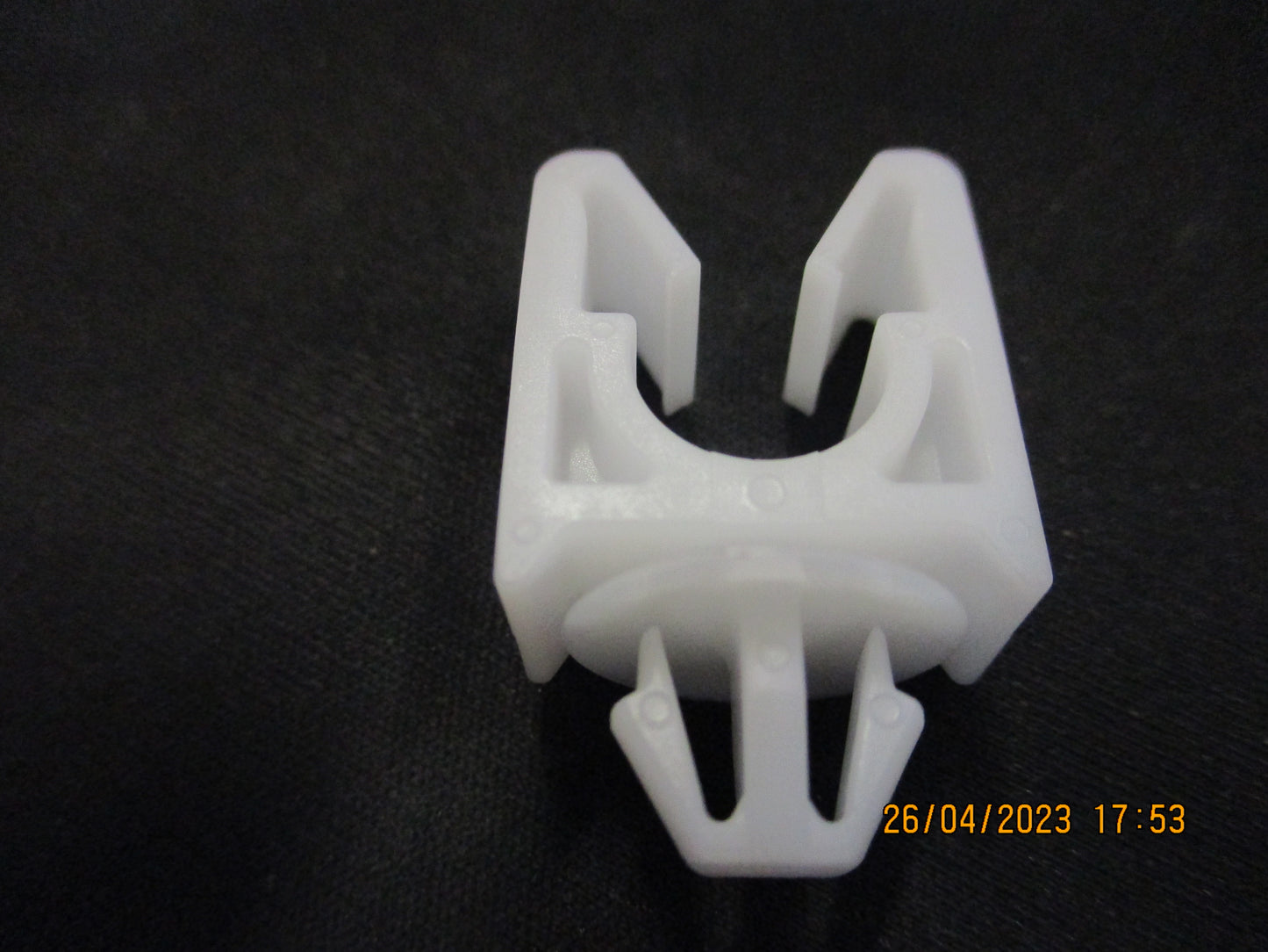 Nissan Altima-Juke-Maxima-Murano-Pathfinder-Quest Genuine Insulator Clamp Clip New Part