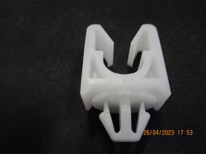 Nissan Altima-Juke-Maxima-Murano-Pathfinder-Quest Genuine Insulator Clamp Clip New Part