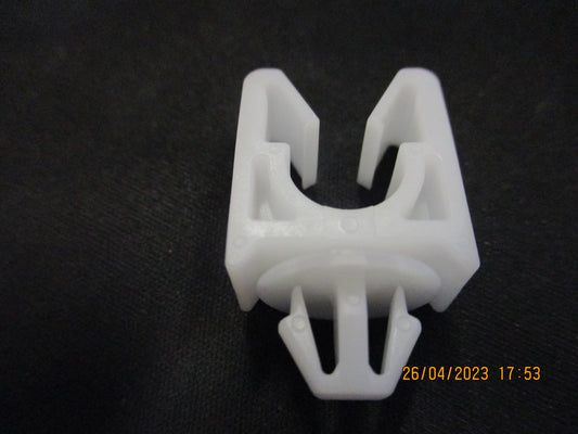 Nissan Altima-Juke-Maxima-Murano-Pathfinder-Quest Genuine Insulator Clamp Clip New Part