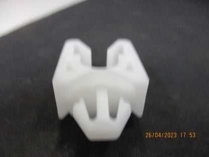Nissan Altima-Juke-Maxima-Murano-Pathfinder-Quest Genuine Insulator Clamp Clip New Part