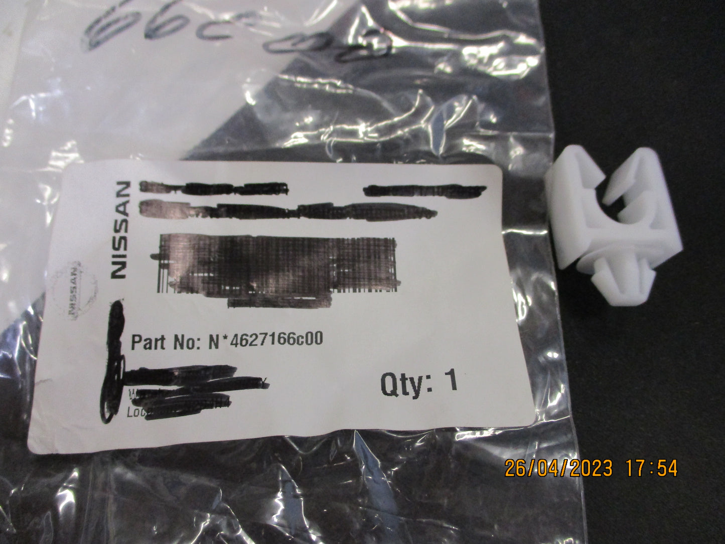 Nissan Altima-Juke-Maxima-Murano-Pathfinder-Quest Genuine Insulator Clamp Clip New Part