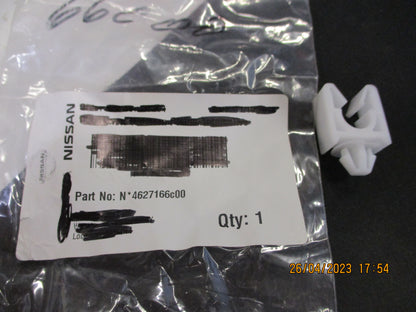 Nissan Altima-Juke-Maxima-Murano-Pathfinder-Quest Genuine Insulator Clamp Clip New Part