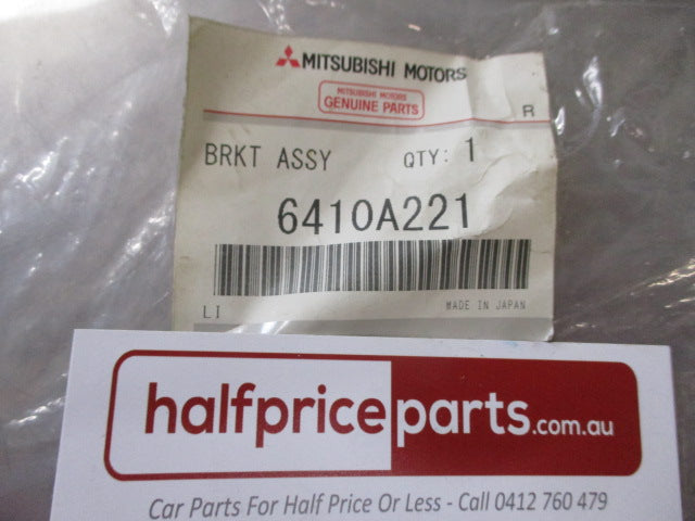 Mitsubishi Outlander Genuine Rear Bumper Left Hand Bracket New Part