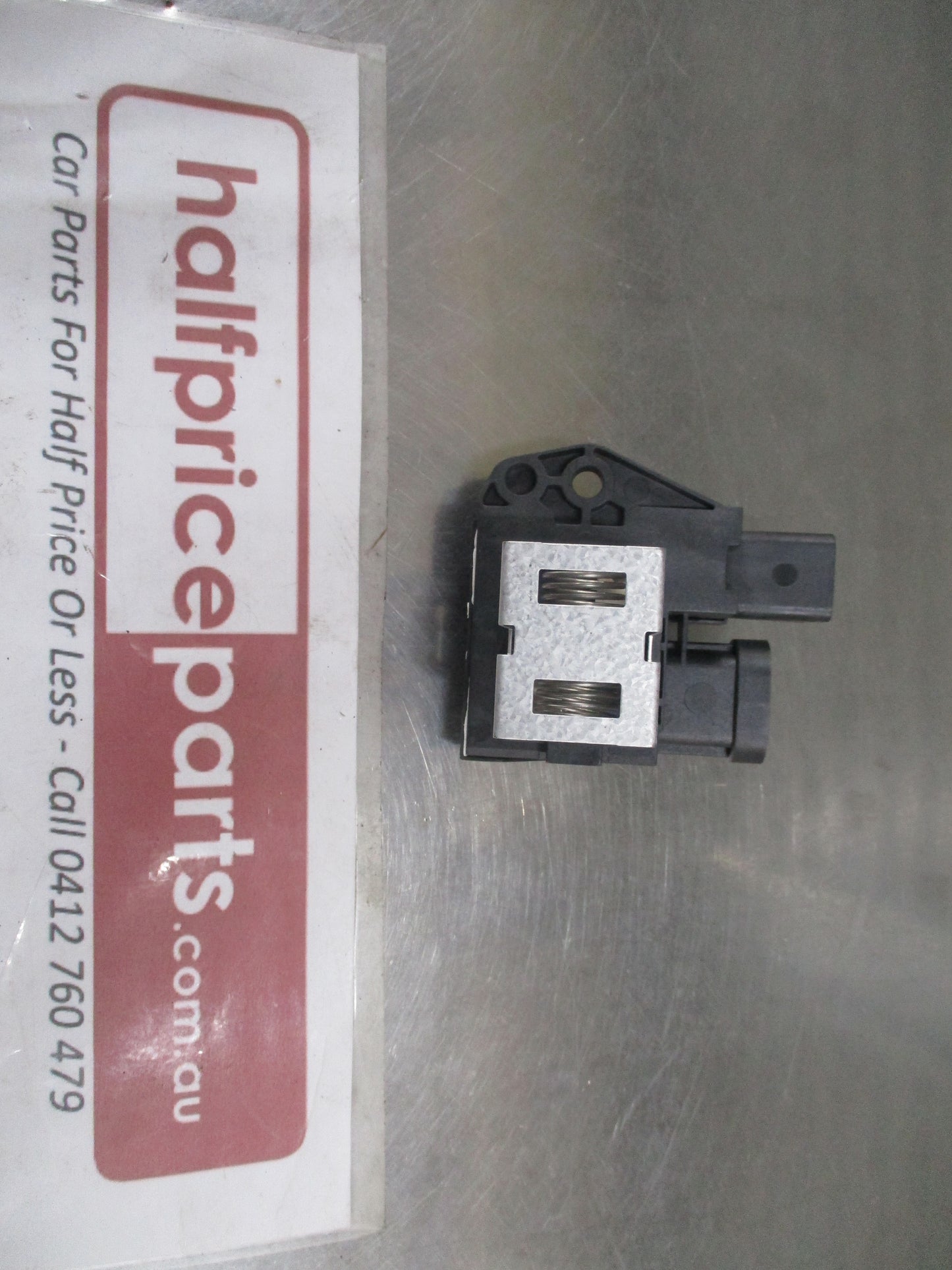 Peugeot -Citroen Genuine Radiator Fan Motor Relay New Part