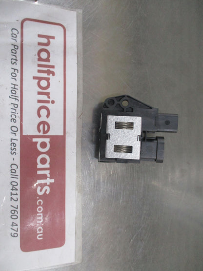 Peugeot -Citroen Genuine Radiator Fan Motor Relay New Part