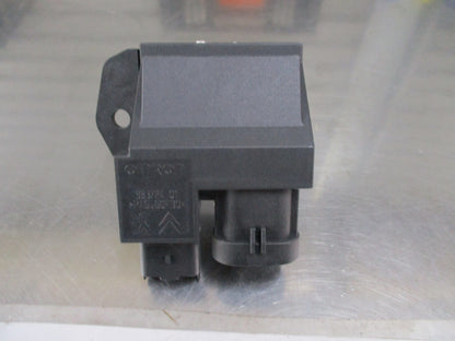 Peugeot -Citroen Genuine Radiator Fan Motor Relay New Part