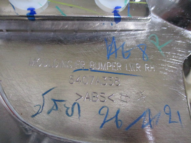 Mitsubishi Pajero Sport Genuine Right Hand Front Bumper Lower Chrome Garnish Trim Used Part