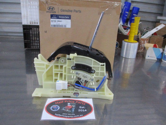 Hyundai Accent RB Hatch Back Genuine Automatic Transmission Shift Lever Control Assembly New Part