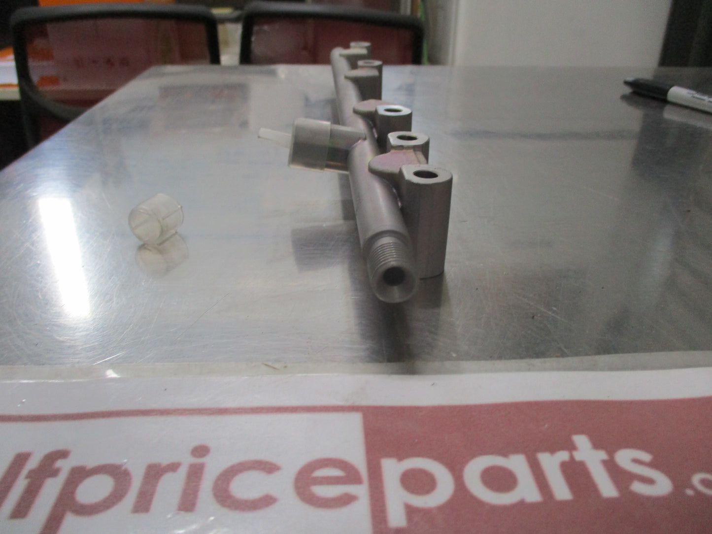 Nissan Juke Genuine Fuel Rail New Part