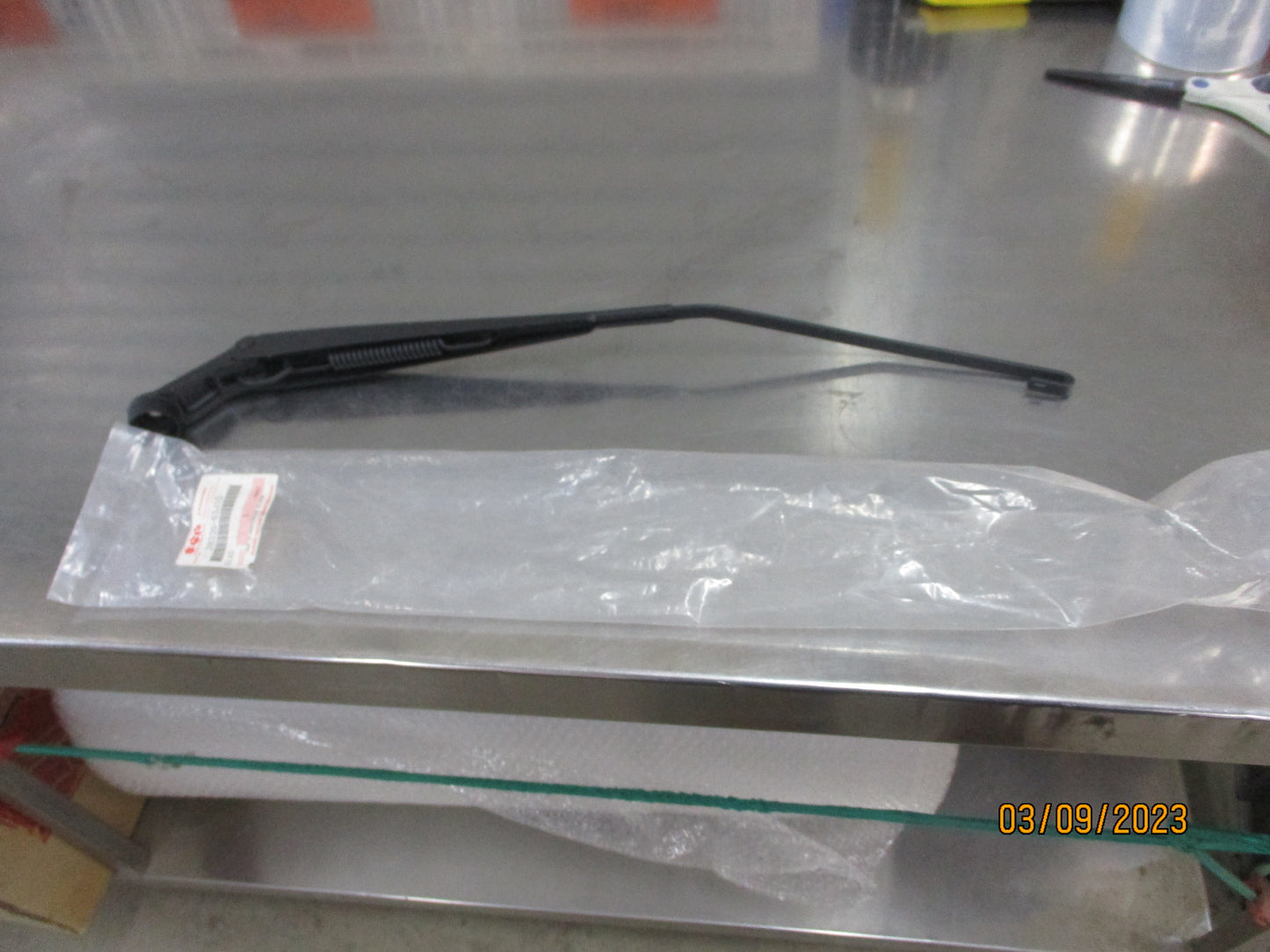 Suzuki Swift Genuine Left Hand Front Wiper Arm New Part