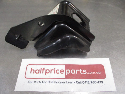 Mitsubishi Outlander Genuine Left Hand Lower Tie Bar Bracket New Part