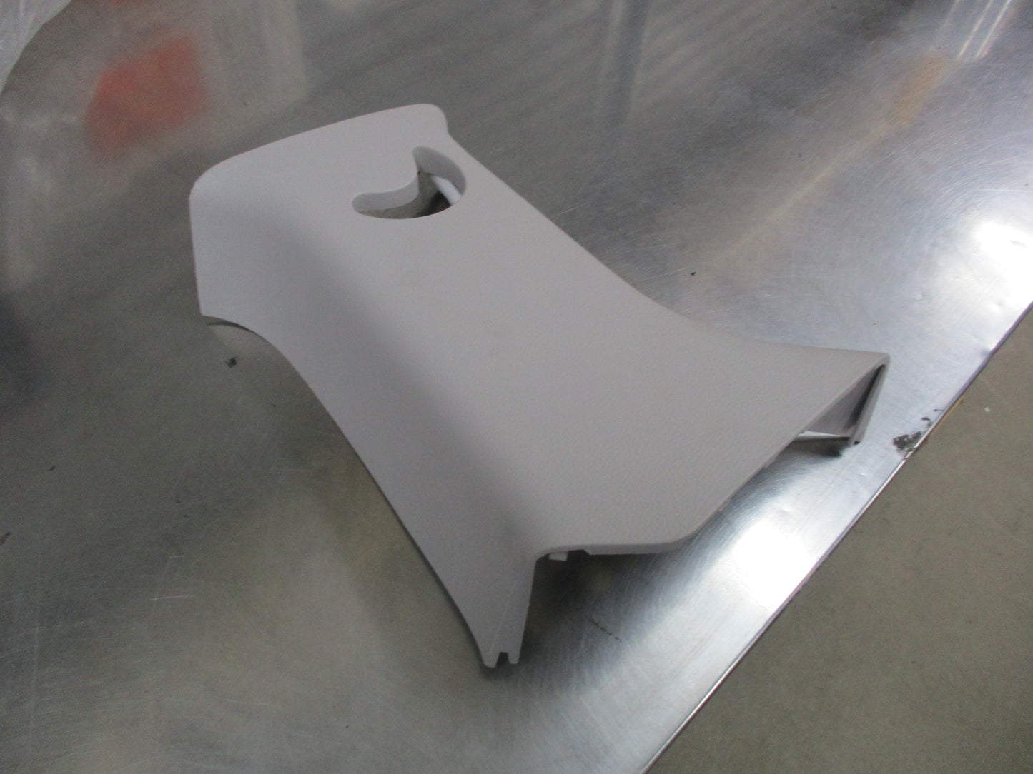 LDV/Maxus G10 Genuine Passengers Side Mid Row Seat Belt Guide Trim