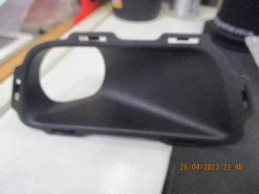 Holden RG Colorado Genuine Left Hand Front Fog Light Inner Plastic New Part