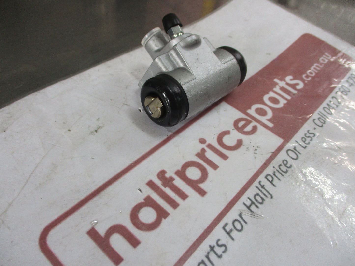 Honda CR-V Genuine Passenger Rear Brake Cylinder New Part