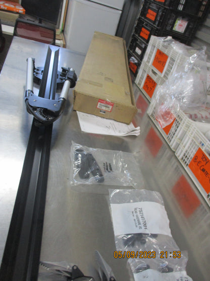 Honda CR-V/Civic/HR-V/Odyssey Genuine Roof Bike Carrier New Part