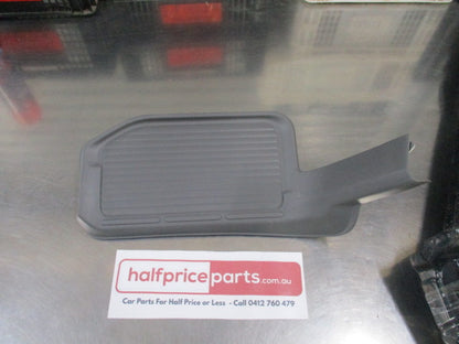 Mitsubishi Pajero Genuine Rear Left Hand Scuff Plate Trim New Part